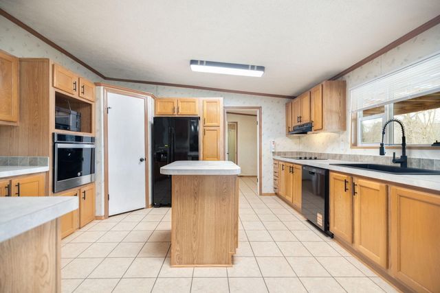 2358 E Hwy 1376, East Bernstadt, KY 40729