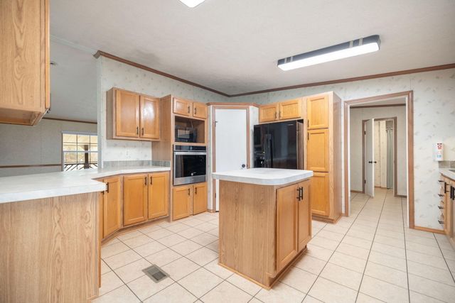 2358 E Hwy 1376, East Bernstadt, KY 40729