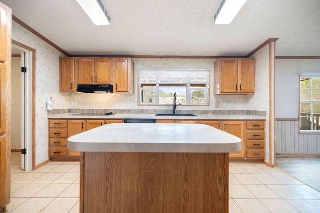 2358 E Hwy 1376, East Bernstadt, KY 40729