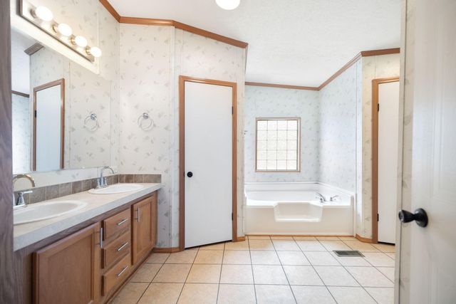 2358 E Hwy 1376, East Bernstadt, KY 40729