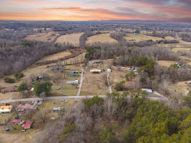 2358 E Hwy 1376, East Bernstadt, KY 40729