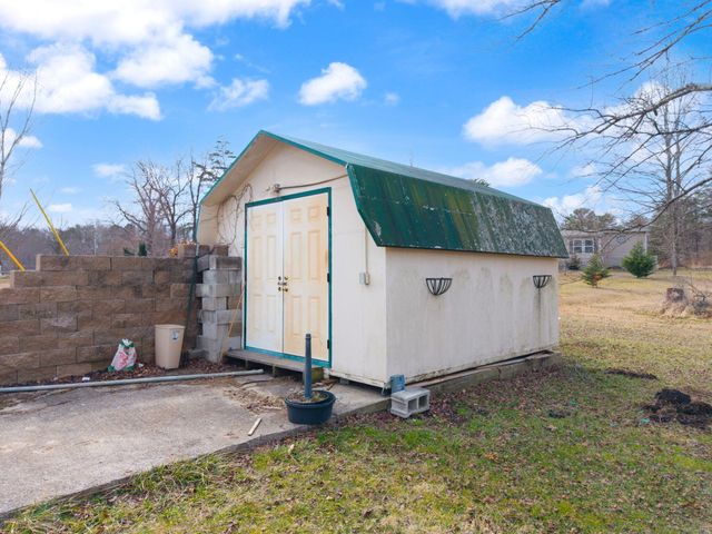 2358 E Hwy 1376, East Bernstadt, KY 40729