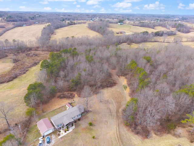 2358 E Hwy 1376, East Bernstadt, KY 40729