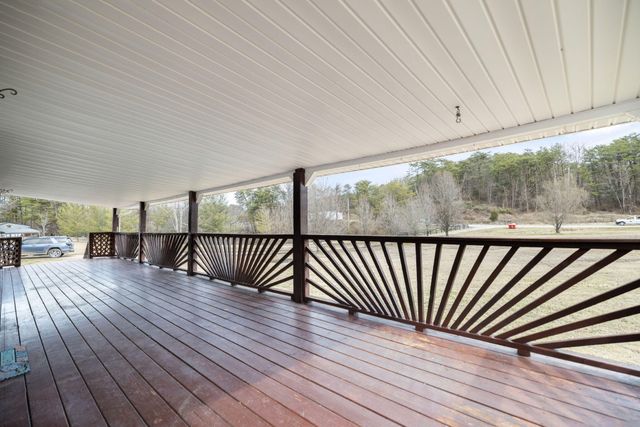 2358 E Hwy 1376, East Bernstadt, KY 40729