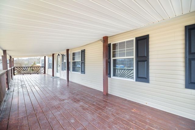 2358 E Hwy 1376, East Bernstadt, KY 40729