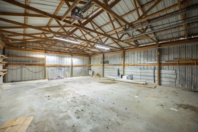 2358 E Hwy 1376, East Bernstadt, KY 40729