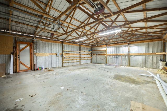 2358 E Hwy 1376, East Bernstadt, KY 40729