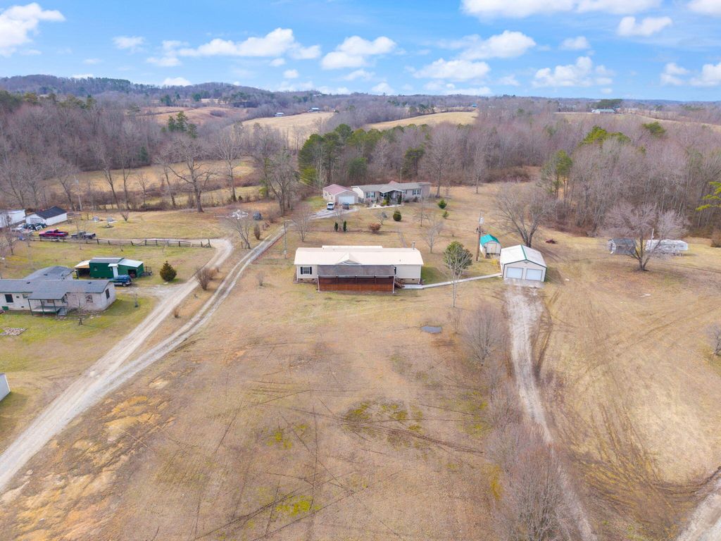 2358 E Hwy 1376, East Bernstadt, KY 40729