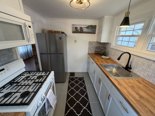 29 Oak Tree Ln, Sparta Twp., NJ 07871