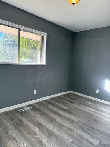 2307 Highland Ave, Pueblo, CO 81004