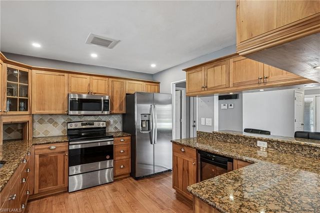 2206 SE 10th PL, Cape Coral, FL 33990