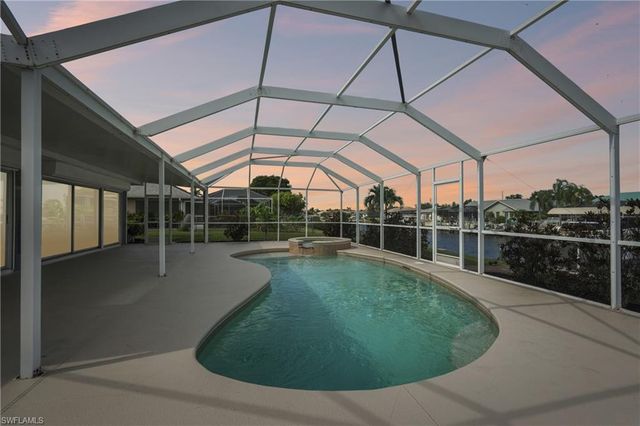 2206 SE 10th PL, Cape Coral, FL 33990