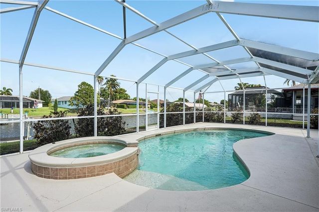 2206 SE 10th PL, Cape Coral, FL 33990