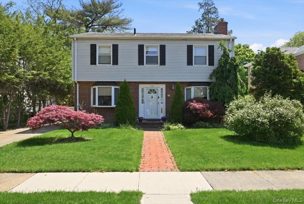 219 KIlburn Road, Garden City, NY 11530