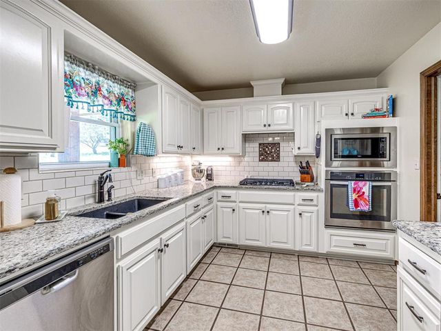 8704 Blackberry Ridge, Edmond, OK 73034