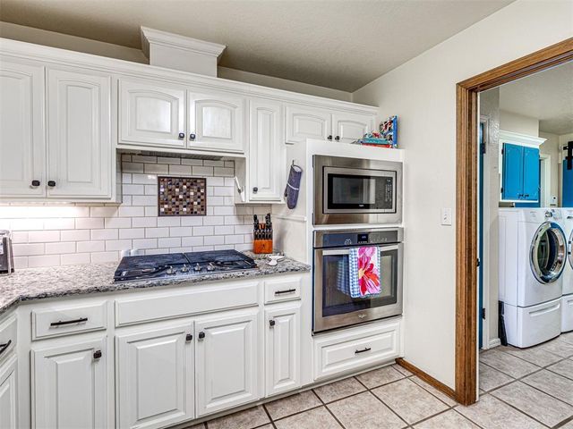 8704 Blackberry Ridge, Edmond, OK 73034