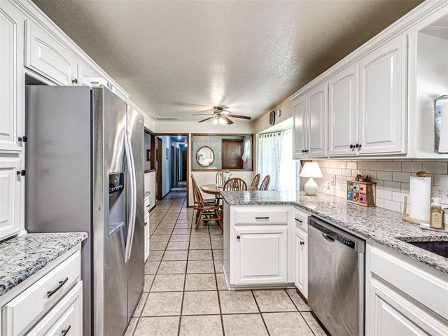 8704 Blackberry Ridge, Edmond, OK 73034