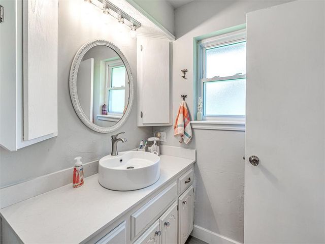 8704 Blackberry Ridge, Edmond, OK 73034