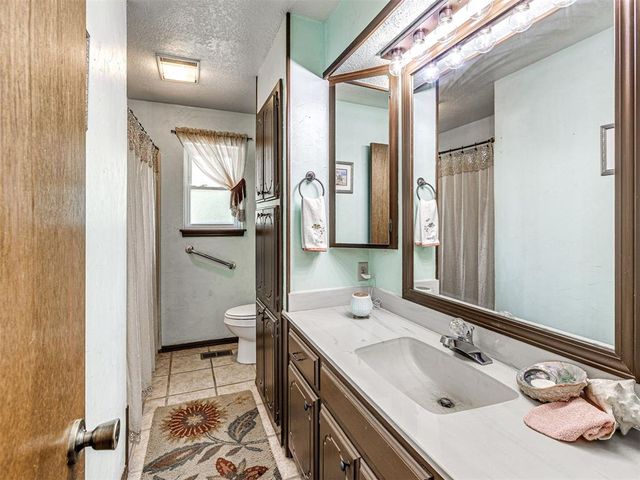 8704 Blackberry Ridge, Edmond, OK 73034