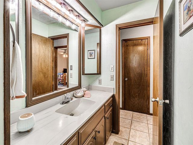 8704 Blackberry Ridge, Edmond, OK 73034