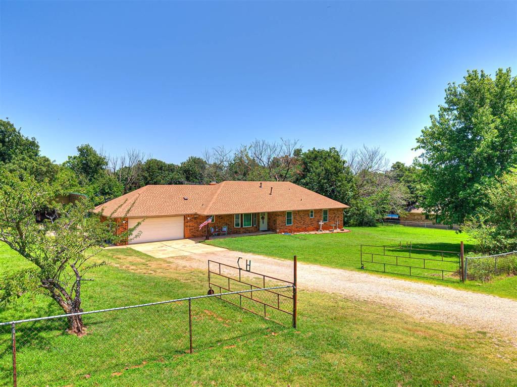 8704 Blackberry Ridge, Edmond, OK 73034