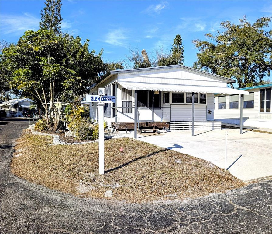 Image 2 of property listing at 3300 26TH AVENUE E 191, Bradenton, FL 34208