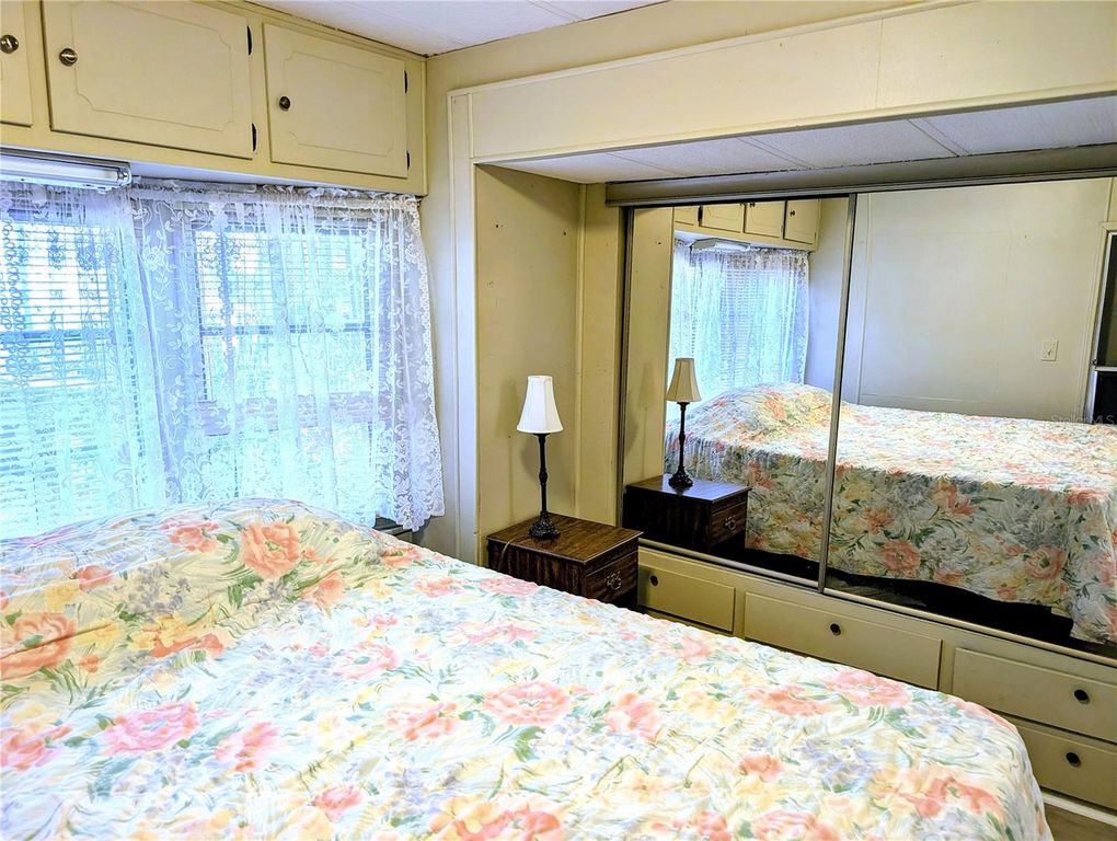 Image 11 of property listing at 3300 26TH AVENUE E 191, Bradenton, FL 34208