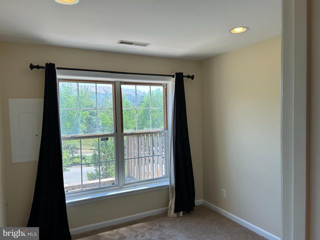 6391 HAWK VIEW LN, Alexandria, VA 22312