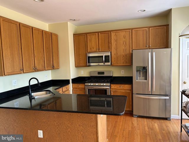 6391 HAWK VIEW LN, Alexandria, VA 22312