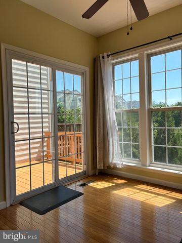 6391 HAWK VIEW LN, Alexandria, VA 22312