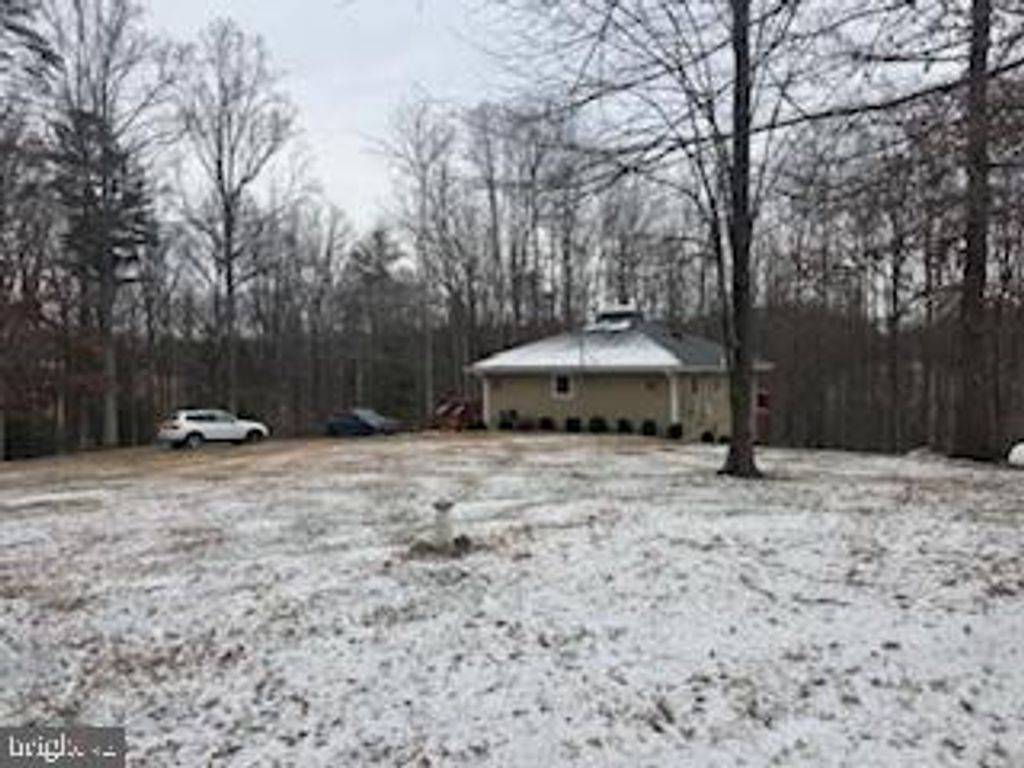 Image 18 of property listing at 4520 FREE STATE RD, Marshall, VA 20115