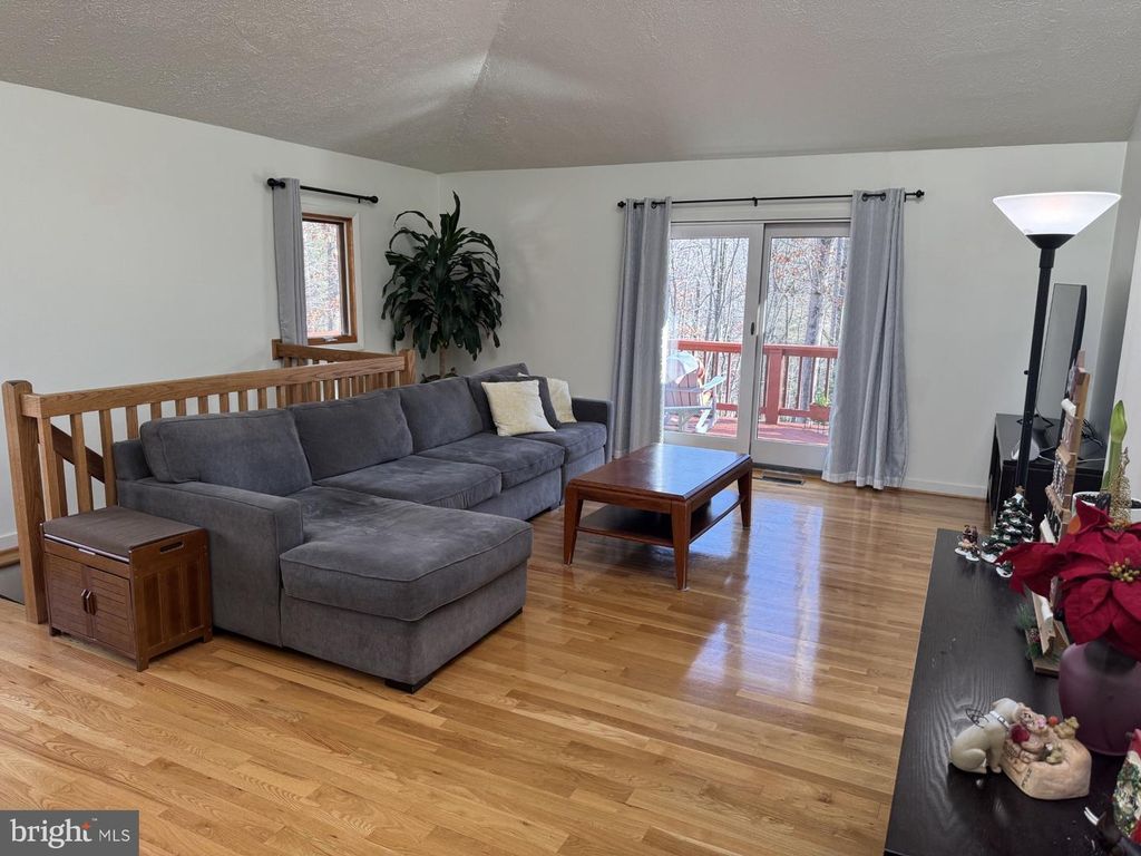 Image 2 of property listing at 4520 FREE STATE RD, Marshall, VA 20115