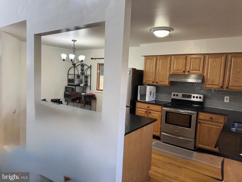 Image 5 of property listing at 4520 FREE STATE RD, Marshall, VA 20115