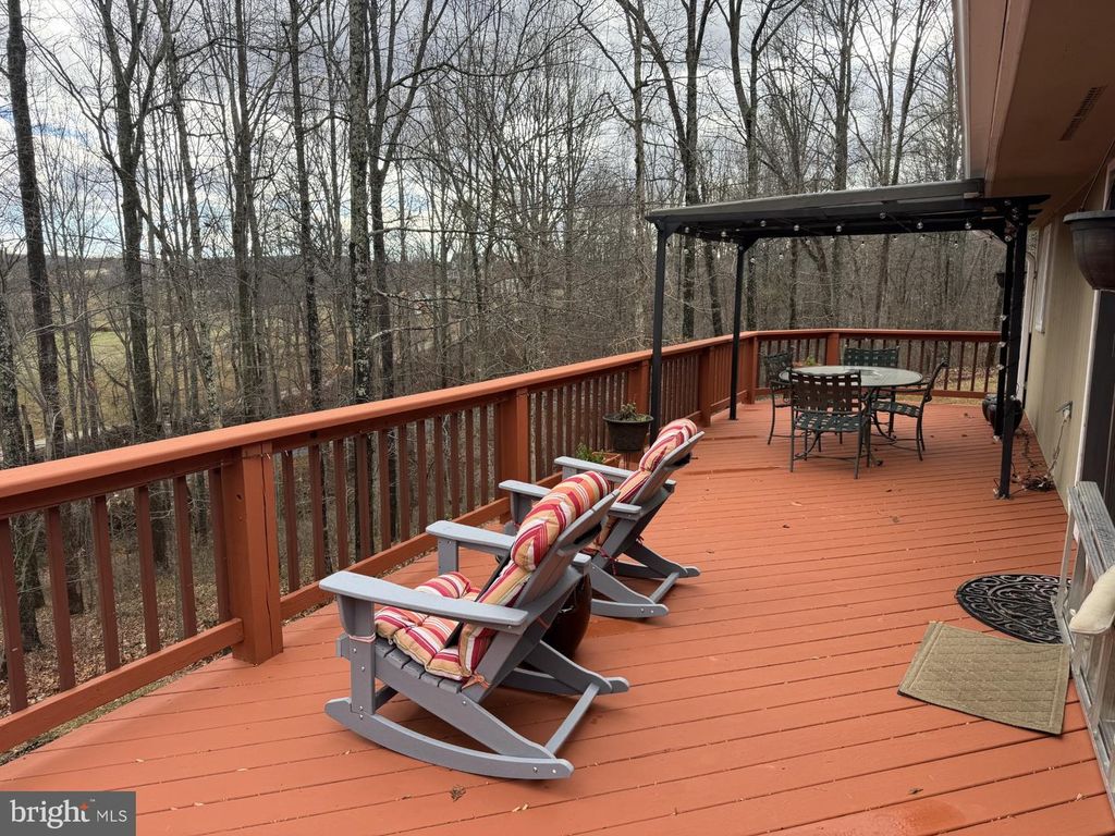 Image 6 of property listing at 4520 FREE STATE RD, Marshall, VA 20115