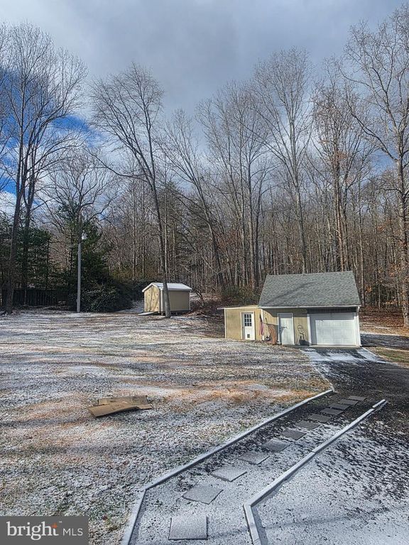 Image 8 of property listing at 4520 FREE STATE RD, Marshall, VA 20115