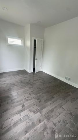 21 oak Street, East Orange, NJ 07018