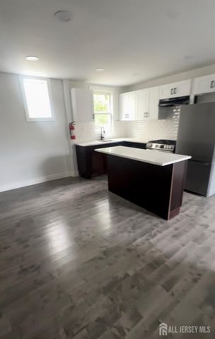 21 oak Street, East Orange, NJ 07018