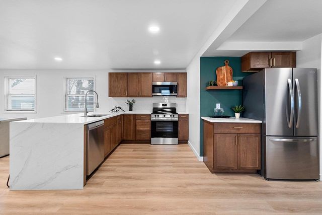 960 HIGGINS AVENUE, Neenah, WI 54956