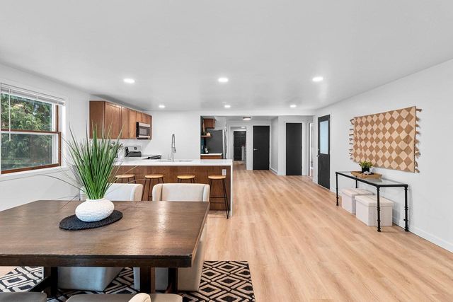 960 HIGGINS AVENUE, Neenah, WI 54956