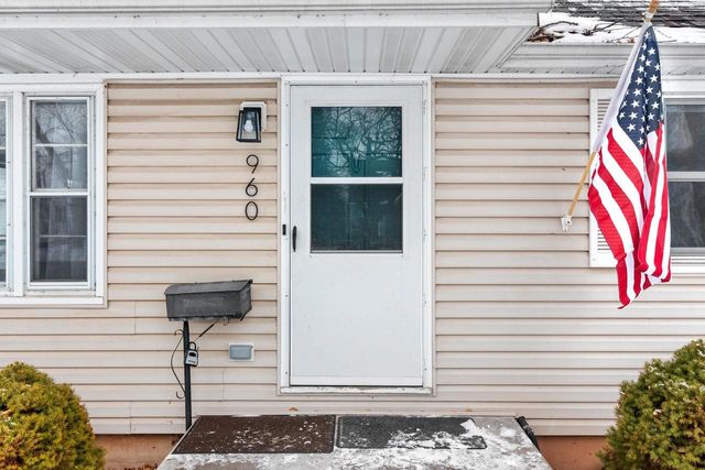 960 HIGGINS AVENUE, Neenah, WI 54956