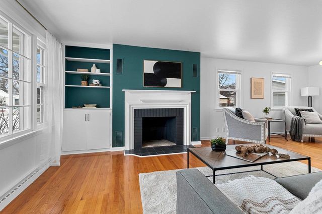 960 HIGGINS AVENUE, Neenah, WI 54956