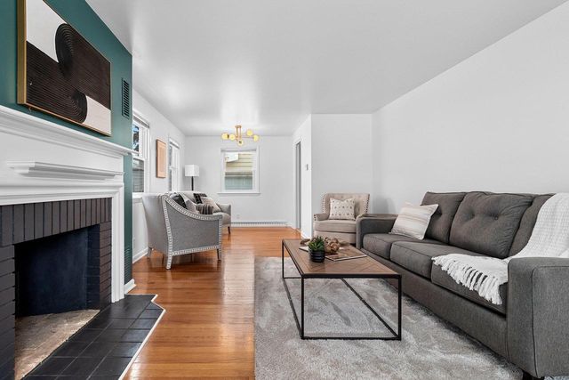 960 HIGGINS AVENUE, Neenah, WI 54956