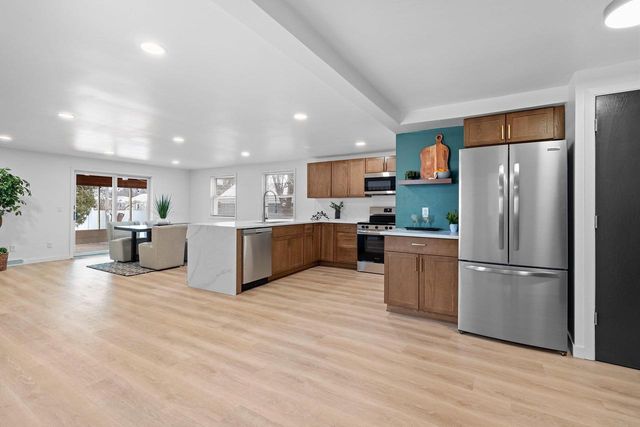 960 HIGGINS AVENUE, Neenah, WI 54956