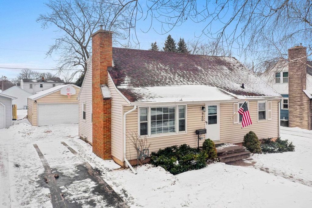 960 HIGGINS AVENUE, Neenah, WI 54956