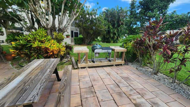 91 Coventry D, West Palm Beach, FL 33417