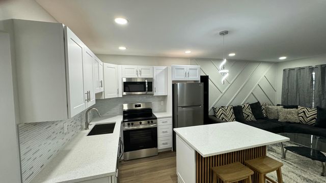 91 Coventry D, West Palm Beach, FL 33417