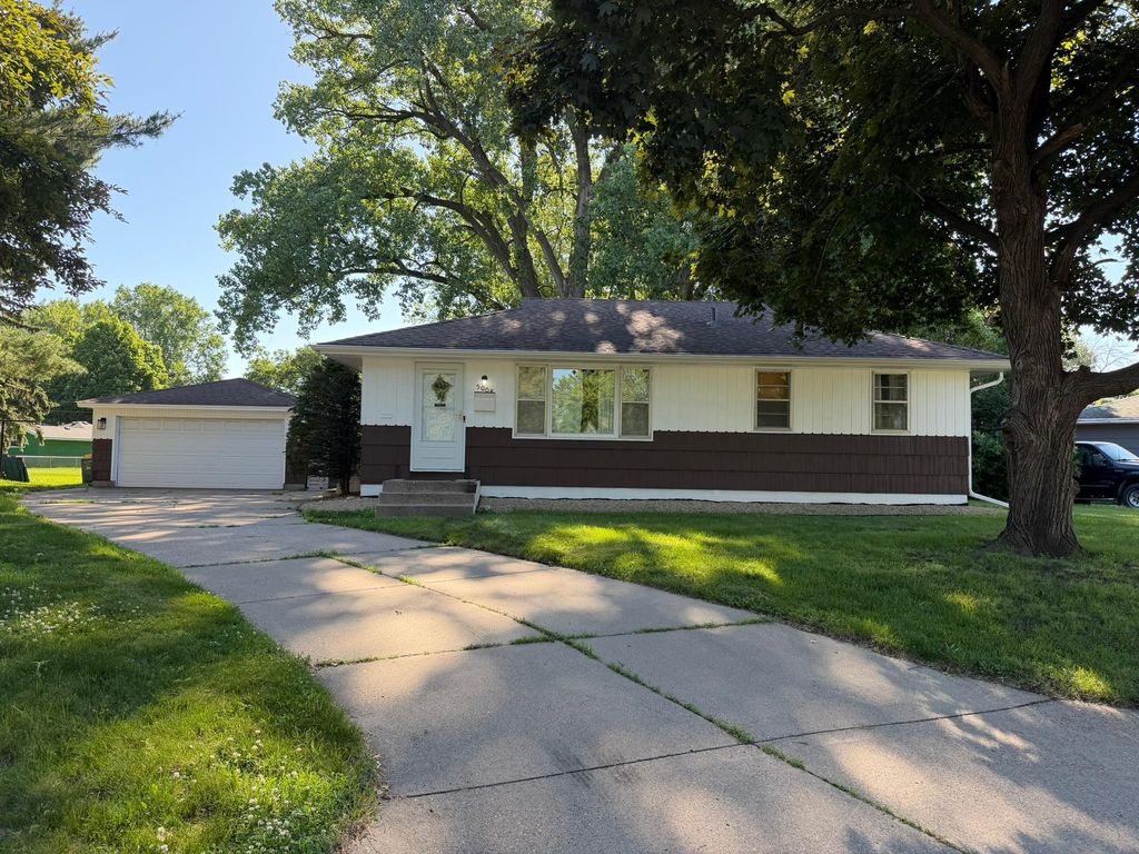 5008 66th Avenue N, Brooklyn Center, MN 55429