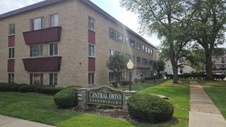 2640 Central Drive 1N, Flossmoor, IL 60422