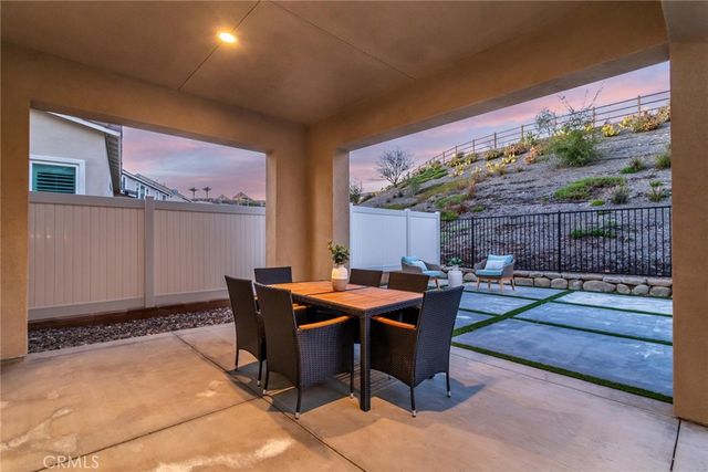 28695 Windbreak Terrace, Saugus, CA 91350