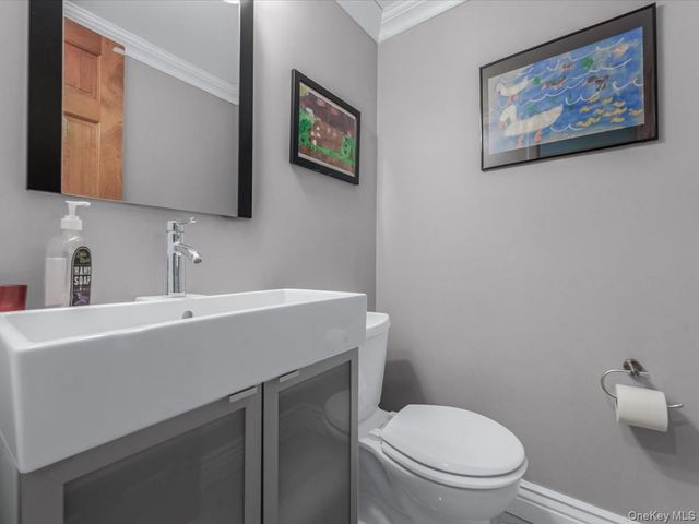 29 Sunhill Road, Nesconset, NY 11767